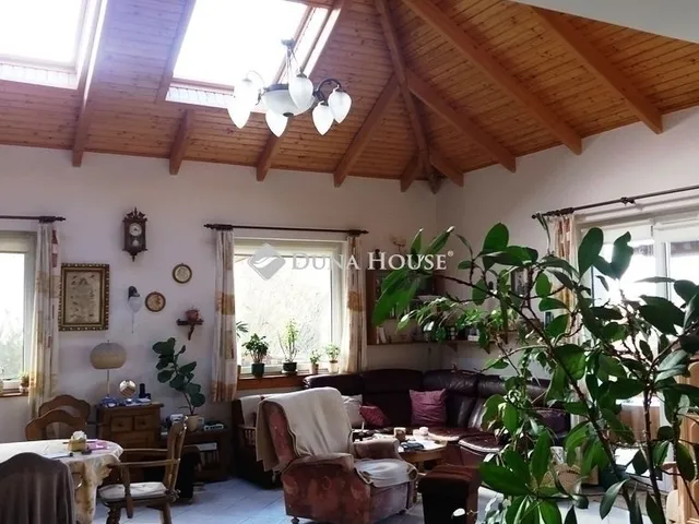 Eladó ház Veresegyház 300 nm