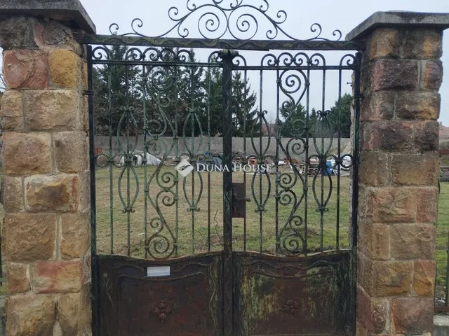 Eladó telek Fót 1713 nm