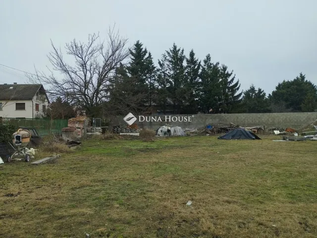 Eladó telek Fót 1713 nm