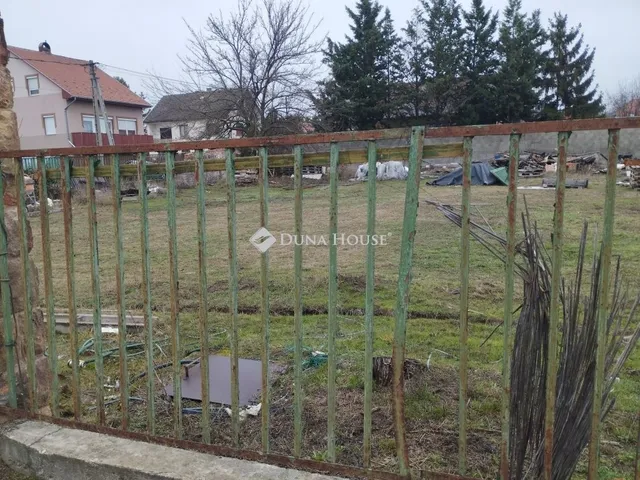 Eladó telek Fót 1713 nm