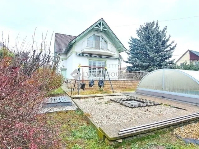 Eladó ház Dunakeszi 255 nm