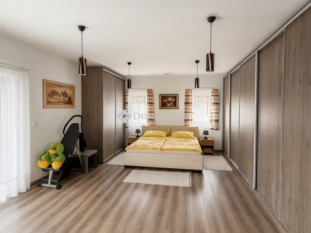 Eladó ház Fót 260 nm