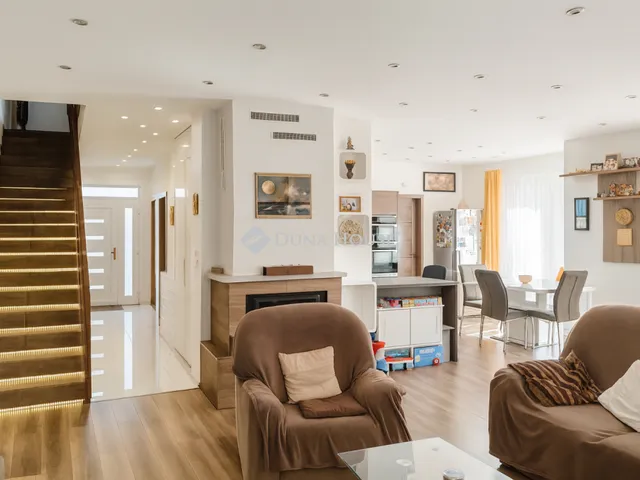 Eladó ház Fót 260 nm