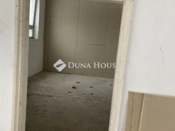 Kiadó kereskedelmi és ipari ingatlan Dunakeszi 143 nm