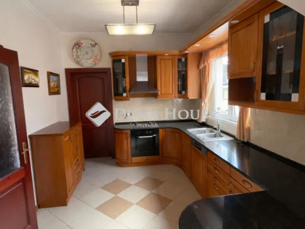 Eladó ház Budapest IV. kerület, Újpest 244 nm