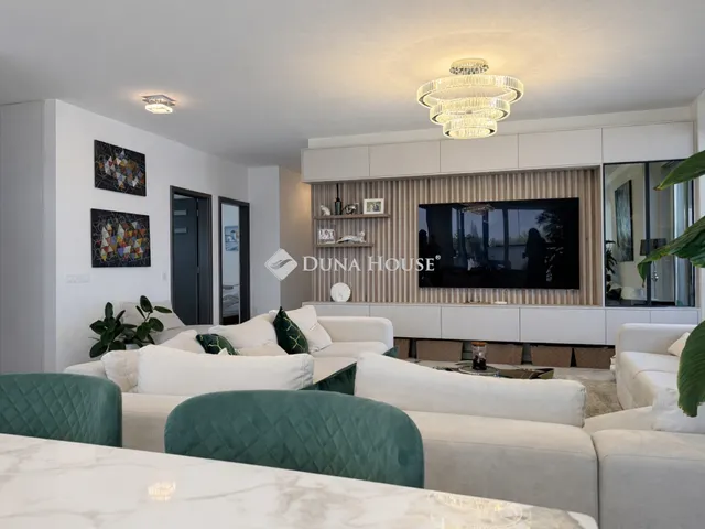 Eladó lakás Budapest XV. kerület 167 nm