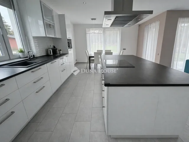 Eladó ház Őrbottyán 205 nm