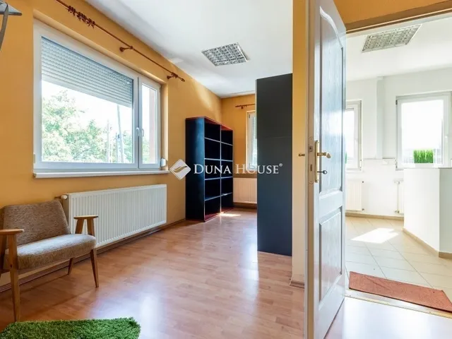 Eladó kereskedelmi és ipari ingatlan Budapest XIV. kerület 1151 nm