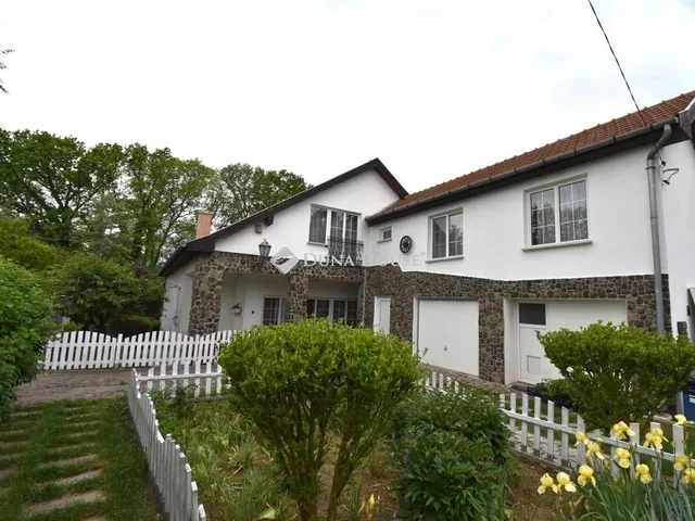 Eladó ház Aszód 265 nm