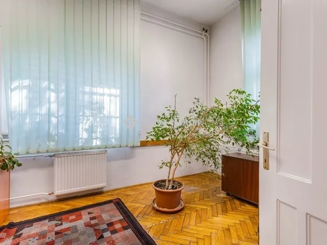 Eladó kereskedelmi és ipari ingatlan Budapest IV. kerület 199 nm