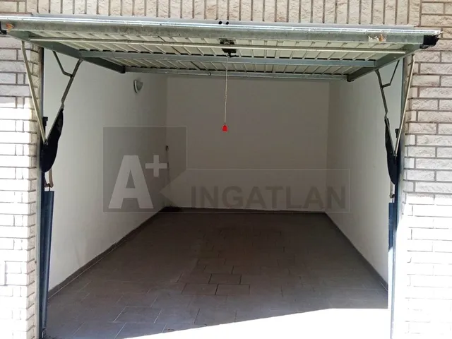 Eladó garázs Szeged, Felsőváros 15 nm