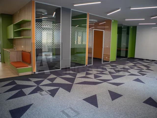 Kiadó kereskedelmi és ipari ingatlan Szeged, Belváros 252 nm