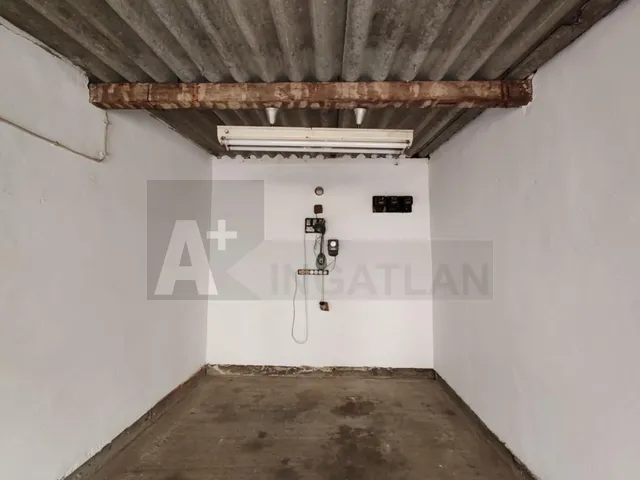 Eladó garázs Szeged, Felsőváros 17 nm