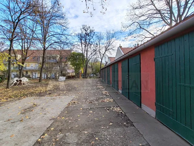 Eladó garázs Szeged, Felsőváros 17 nm