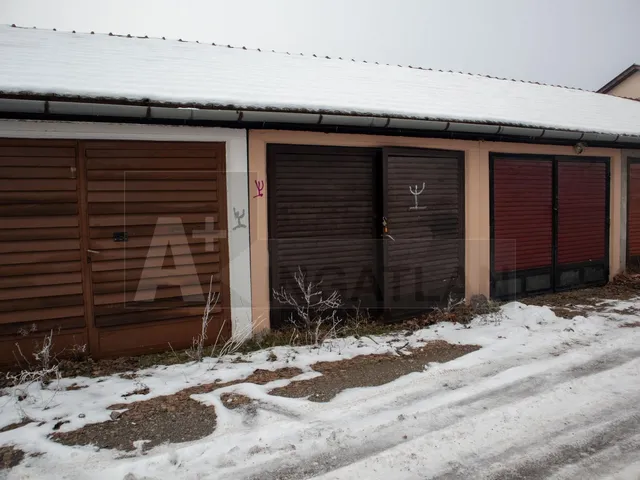 Kiadó garázs Szeged, Újszeged 15 nm