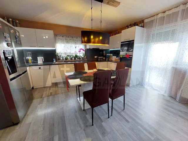 Eladó ház Szeged, Szőreg 180 nm