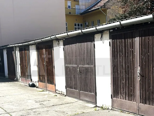 Eladó garázs Szeged, Belváros 16 nm