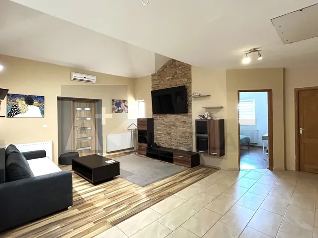 Kiadó ház Szeged, Petőfitelep 95 nm