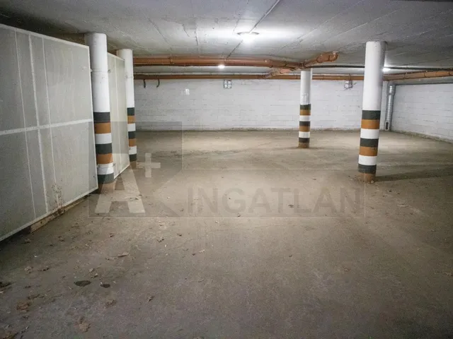 Kiadó garázs Szeged, Felsőváros 27 nm