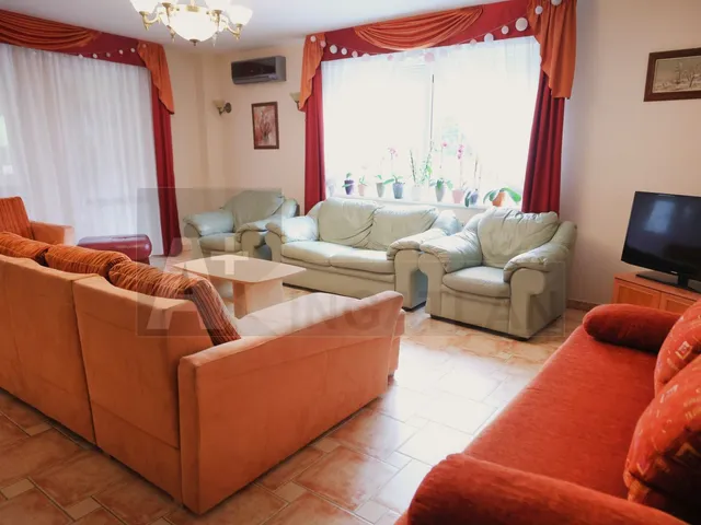 Eladó kereskedelmi és ipari ingatlan Szatymaz 384 nm