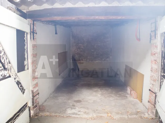 Eladó garázs Szeged, Belváros 13 nm