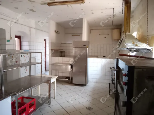 Eladó kereskedelmi és ipari ingatlan Tapolca 573 nm