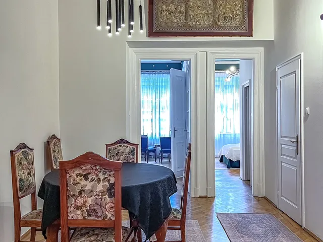 Eladó lakás Budapest VI. kerület, Nagykörúton belüli terület 95 nm