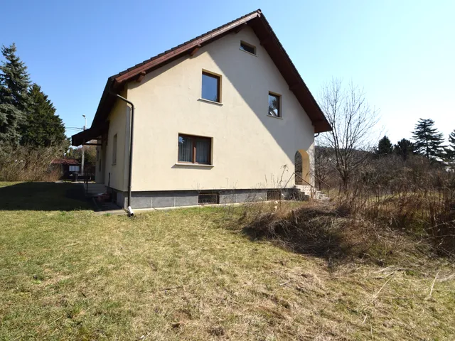 Eladó ház Budapest II. kerület, Máriaremete 260 nm