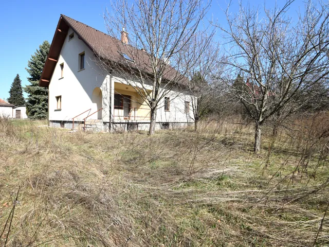 Eladó ház Budapest II. kerület, Máriaremete 260 nm