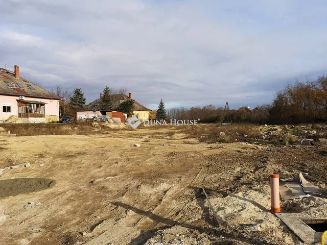 Eladó telek Veszprém 504 nm