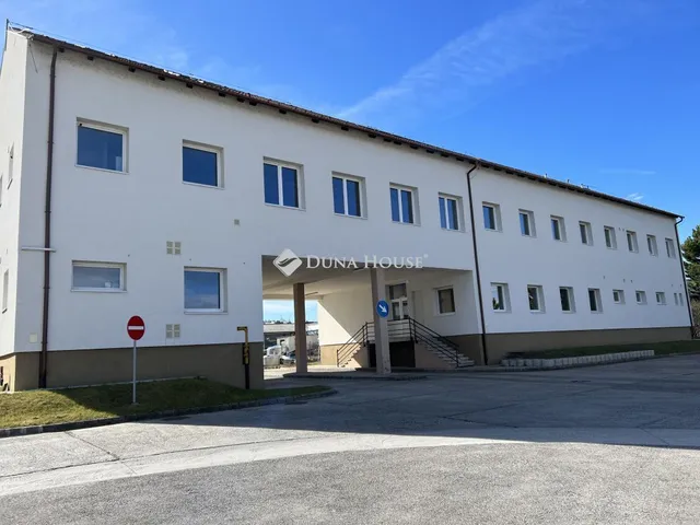 Kiadó kereskedelmi és ipari ingatlan Veszprém 774 nm