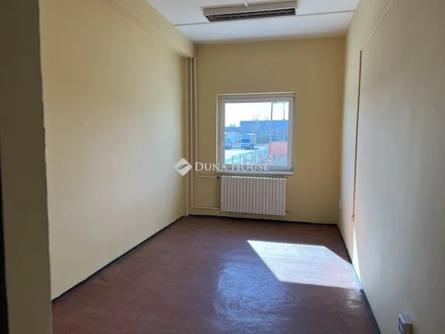 Kiadó lakás Veszprém, Házgyári út 774 nm