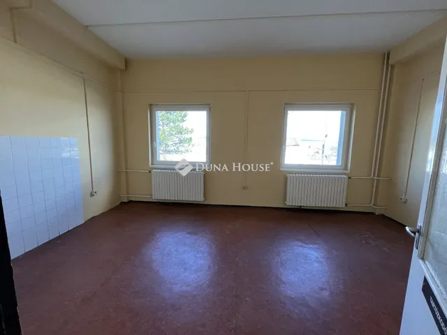 Kiadó lakás Veszprém, Házgyári út 774 nm