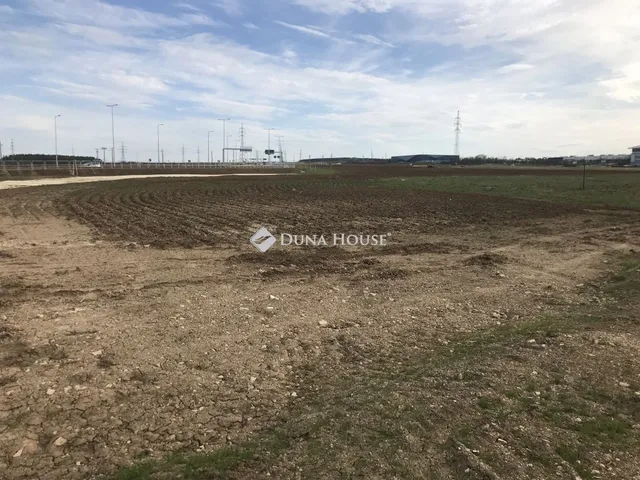 Eladó telek Veszprém 14398 nm