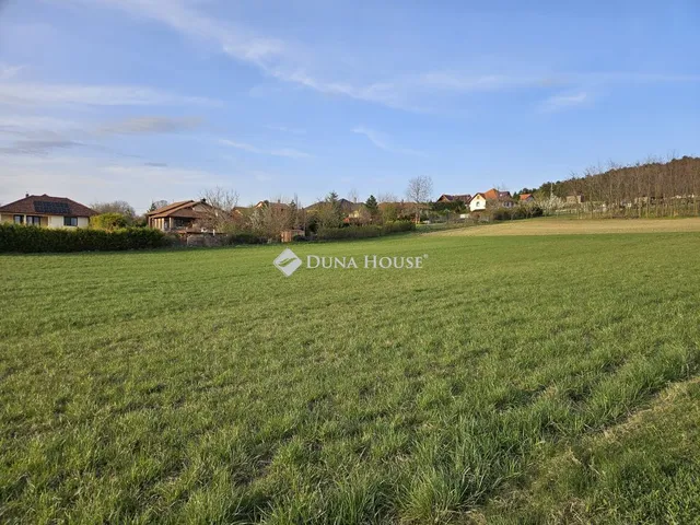 Eladó telek Magyaralmás 1196 nm