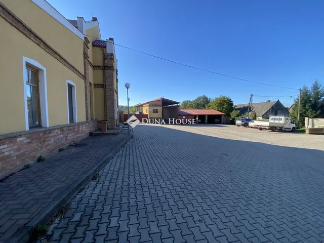 Eladó kereskedelmi és ipari ingatlan Bakonyjákó 2500 nm