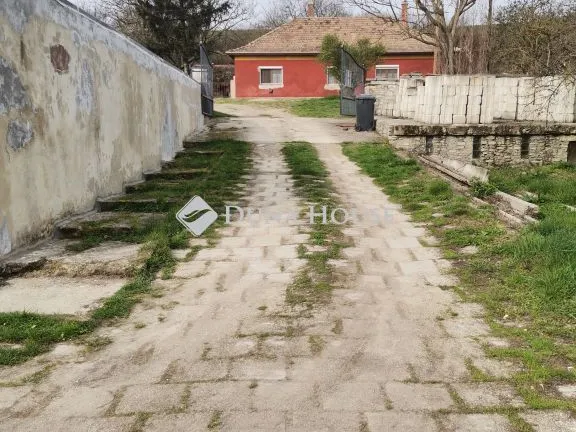 Kiadó kereskedelmi és ipari ingatlan Sóly 140 nm