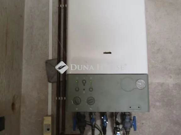 Eladó ház Pécsely, Vásártér utca 115 nm