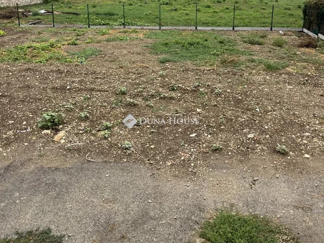 Eladó telek Veszprém 400 nm