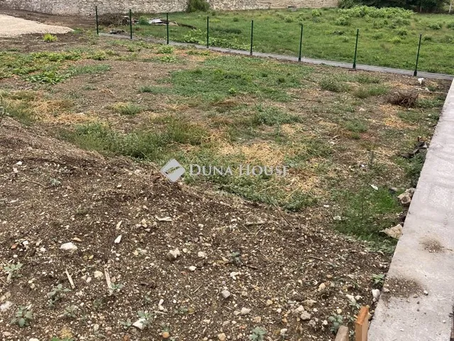 Eladó telek Veszprém 400 nm