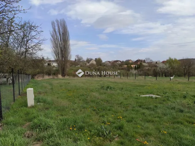 Eladó telek Szentkirályszabadja 1424 nm