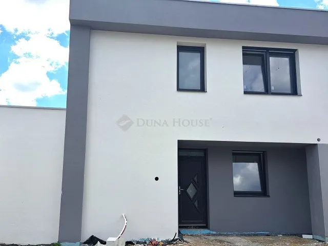 Eladó ház Ajka 89 nm