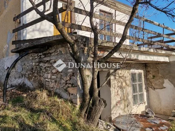 Eladó telek Várpalota 7064 nm