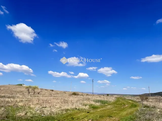 Eladó telek Királyszentistván 1201 nm