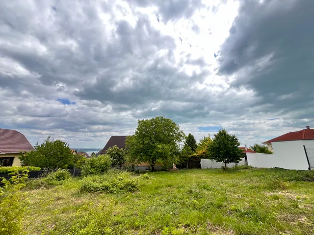 Eladó telek Balatonalmádi 782 nm
