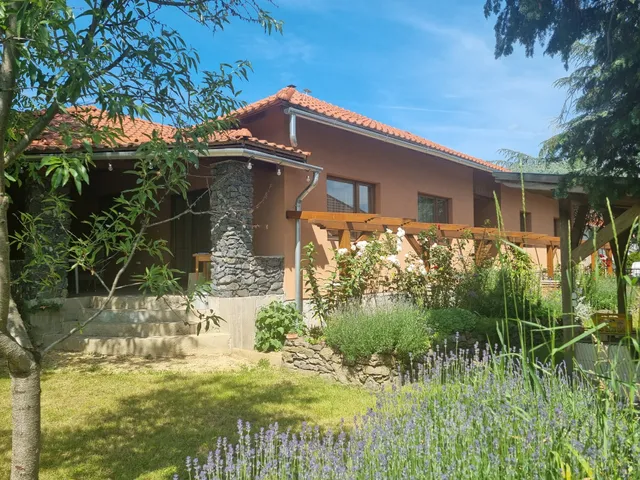 Eladó ház Ajka 189 nm
