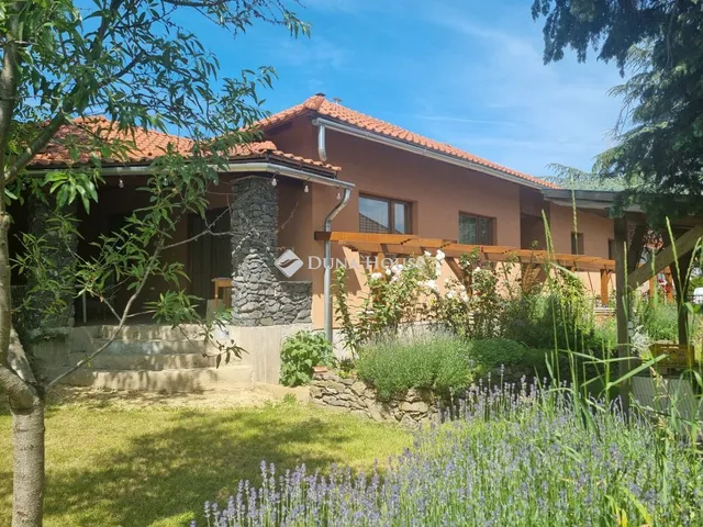 Eladó ház Ajka 189 nm