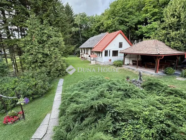 Eladó ház Bakonynána 225 nm