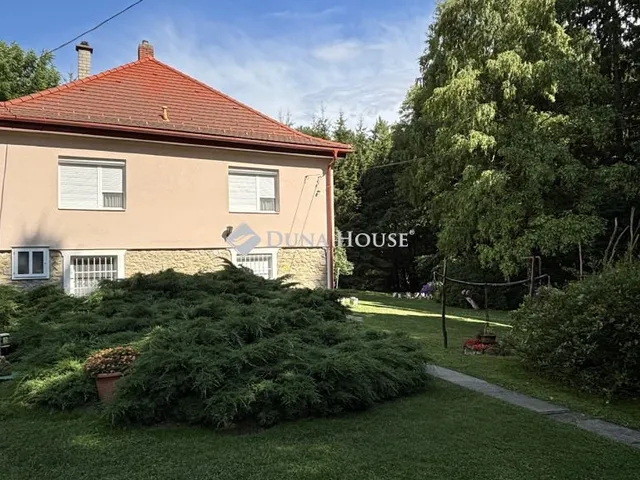 Eladó ház Bakonynána 225 nm