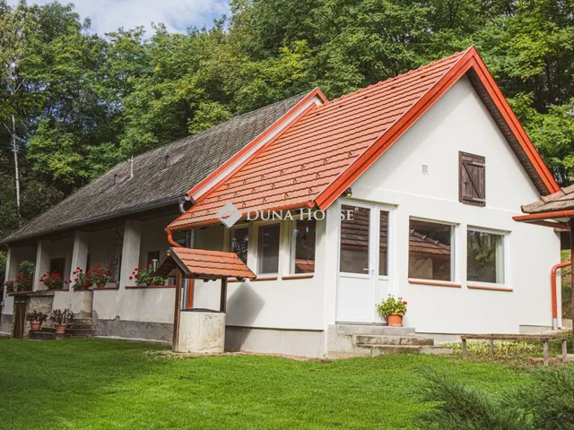 Eladó ház Bakonynána 225 nm